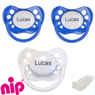 Pakke med 3 stk. Nip sutter med navn (1 Hvid og 2 Bl�) Anatomiske Silikone 0-6 md.
