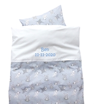 Babysengetøj med navn Pyjamas, Nørgaard Madsen, Lyseblå