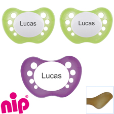 Nip sutter med navn (2 Pearly Green + 1 Pearly Purple) Anatomiske Latex fra 5 md. Pakke med 3 stk. sutter