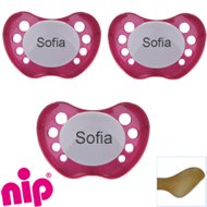 Nip sutter med navn (Perlende Magenta) Anatomiske Latex fra 5 md. Pakke med 3 stk. sutter