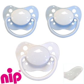 Nip sutter med navn (2 Lyseblå + 1 Hvid) Anatomiske Silikone fra 5 md. Pakke med 3 stk. sutter