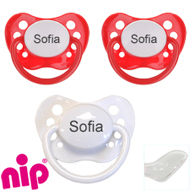 Nip sutter med navn (2 Røde + 1 Hvid) Anatomiske Silikone fra 5 md. Pakke med 3 stk. sutter