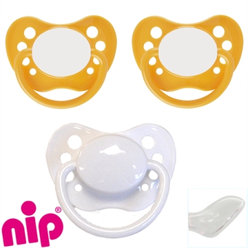 Nip sutter med navn (1 Hvid og 2 Gule) Anatomiske Silikone fra 5 md. Pakke med 3 stk. sutter